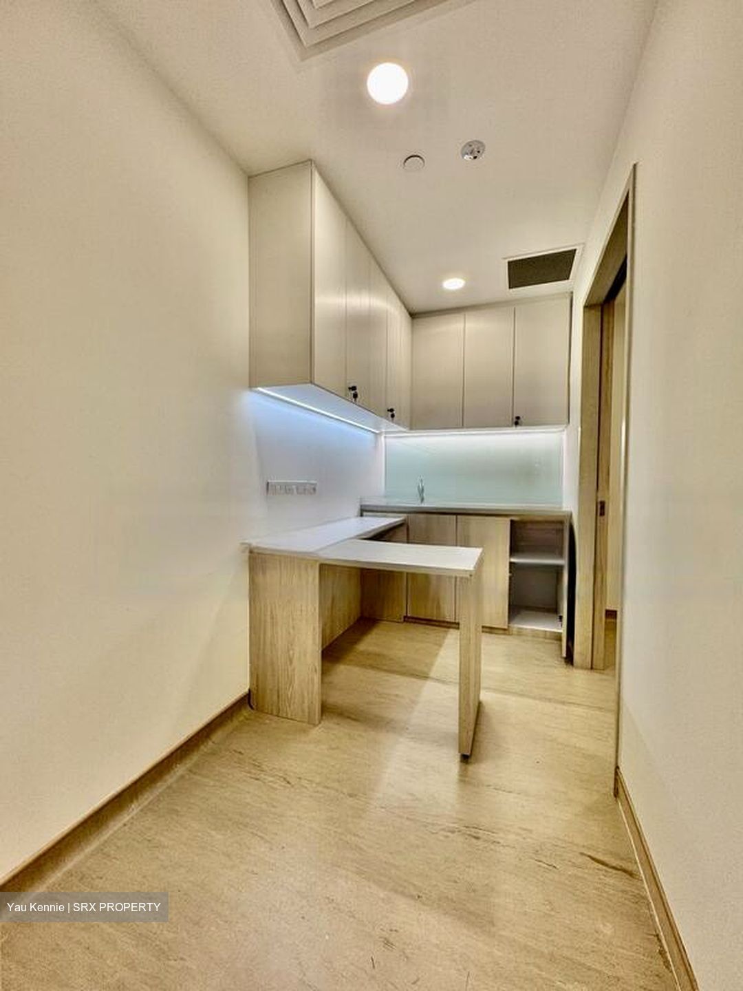 Mount Elizabeth Hospital (D9), Retail #483374761